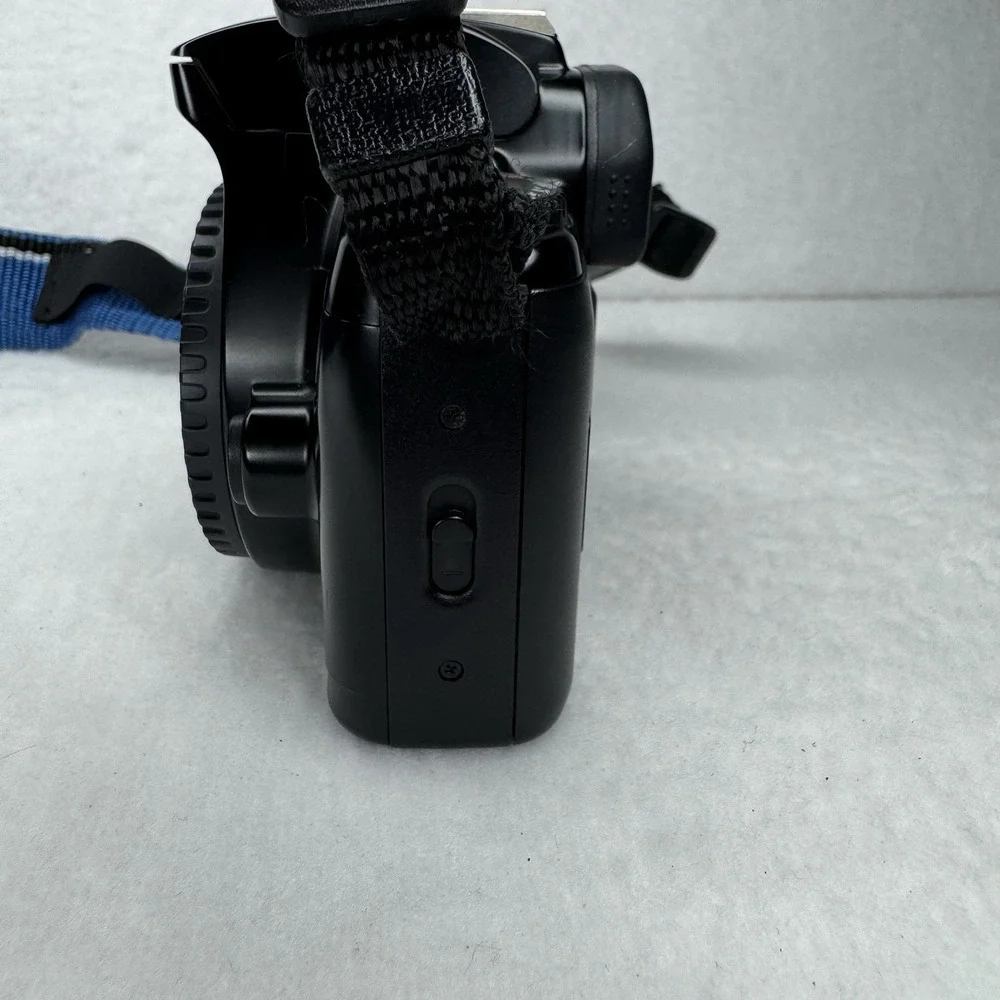 Canon EOS Rebel X S‎ 35mm Film SLR Camera Body 35mm And Strap